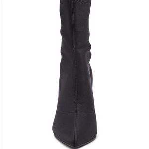 POINTED PULL RING SOCK ANKLE BOOTIE
